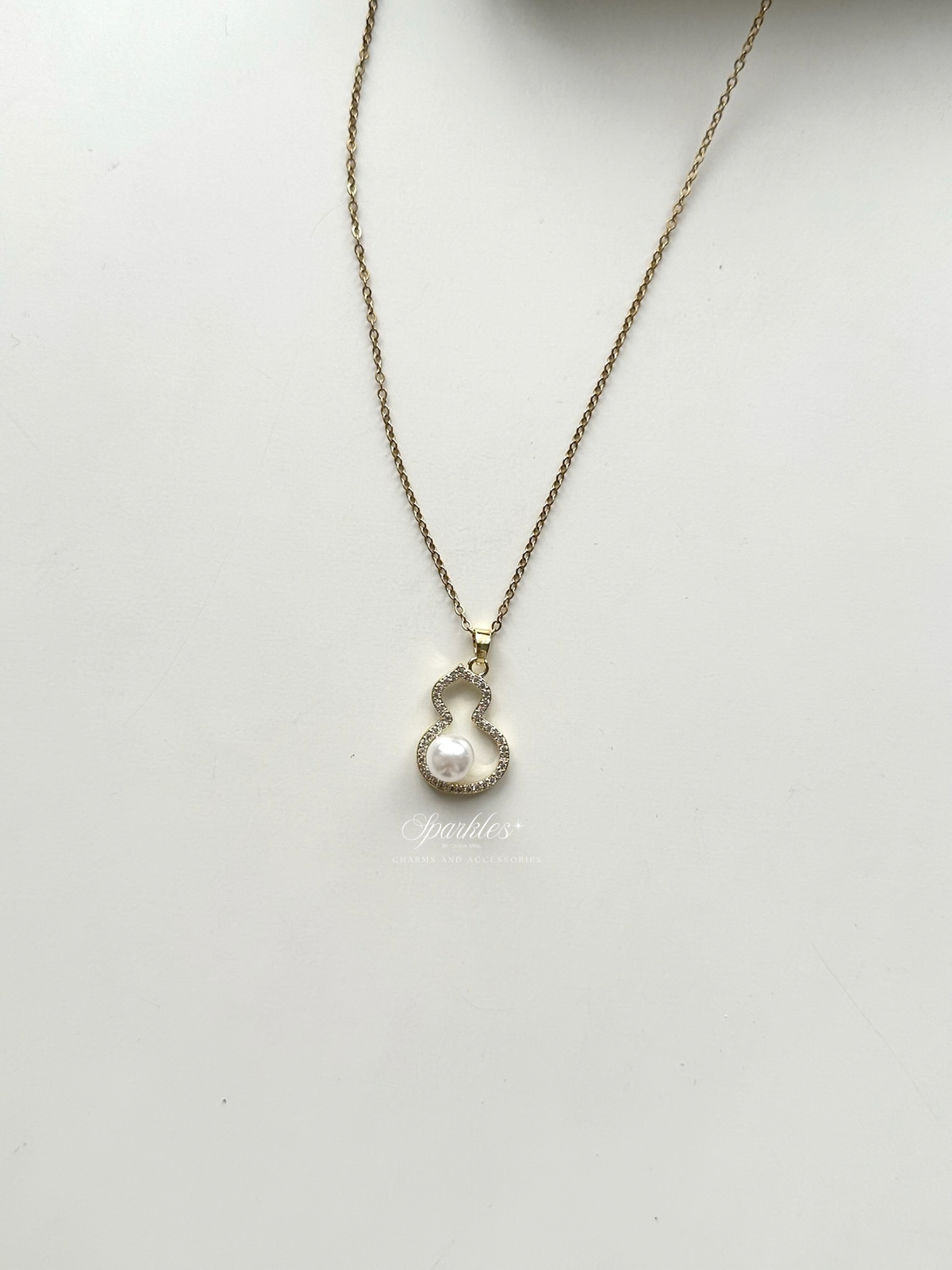 Hulu Pearl Gold Charm Necklace gn903