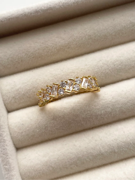 gr764 Eternity white gem ring